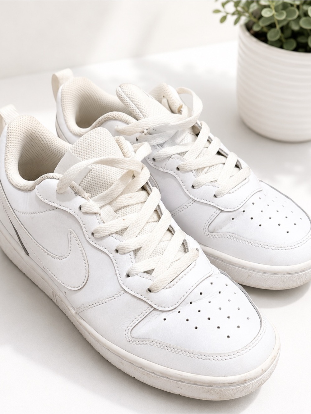 Nike Court Borough Mid 2 (GS) Mid Top Sneaker/White 6.5Y CD7782-005